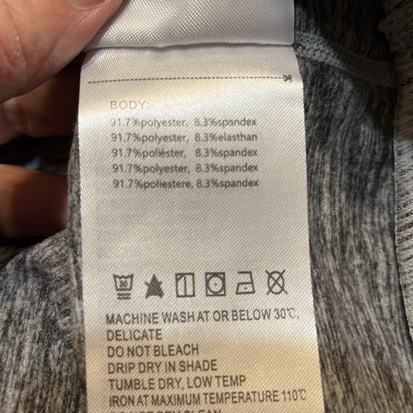 NWT long sleeve running shirt w/hoodie gray  lightweight for sports  Medium - Picture 7 of 7